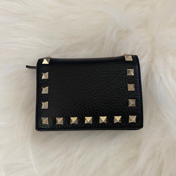 VALENTINO Compact Rockstud Grainy Calfskin Wallet - Picture 2 of 9